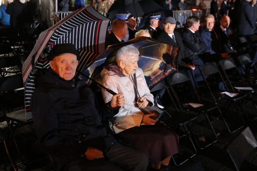 Obchody 1 września 2021 r. w Wieluniu. Prezydent Andrzej Duda oddał hołd ofiarom bombardowania miasta ZDJĘCIA, WIDEO
