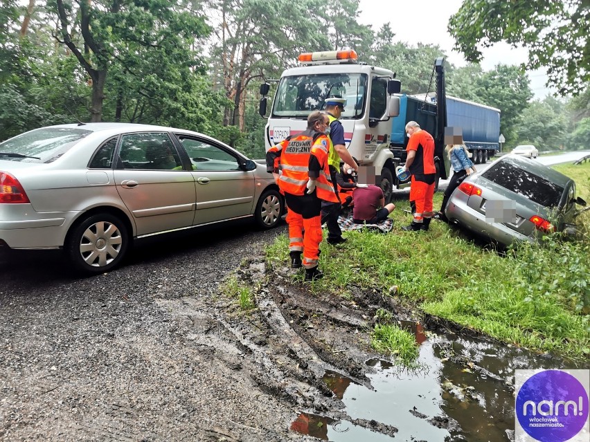 Wypadek na drodze Brześć Kujawski - Włocławek. Śmieciarka wyjechała na czołówkę z audi [zdjęcia]
