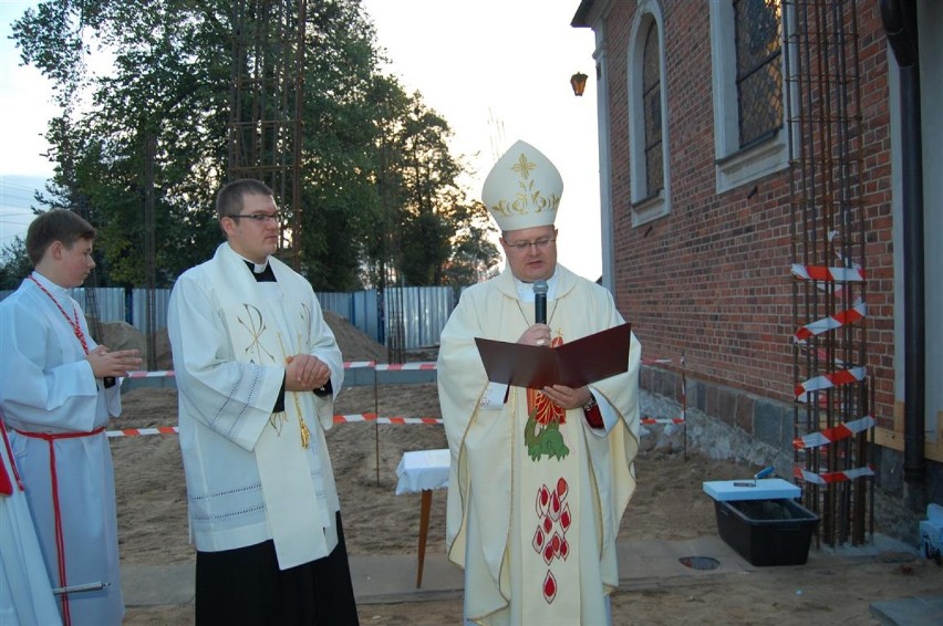 Kamień węgielny pod rozbudowę kościoła w Kiełpinie 29-09-2014