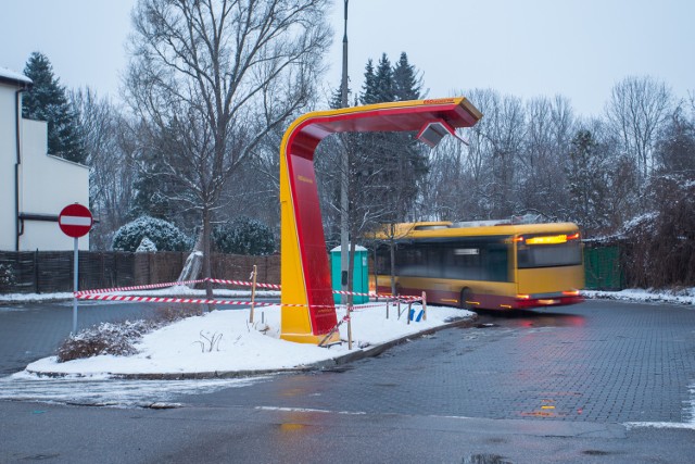 Warszawę czeka elektryczna rewolucja. Powstała wielka ładowarka do autobusów [ZDJĘCIA]