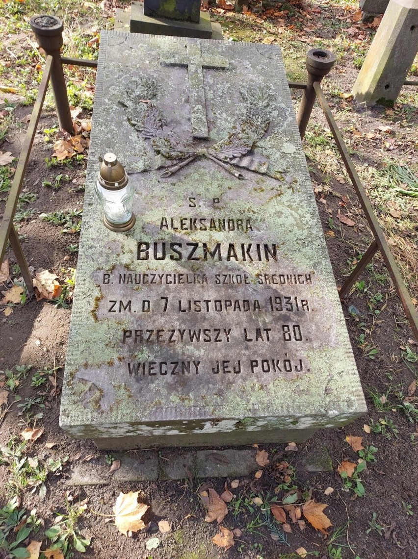 Jeden z najstarszych cmentarzy w Polsce znajduje się we Włostowicach. Zobacz zdjęcia