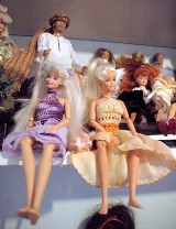 Anita Stokłosa ze Skoczowa kolekcjonuje lalki Barbie i sama projektuje oraz szyje im ubrania