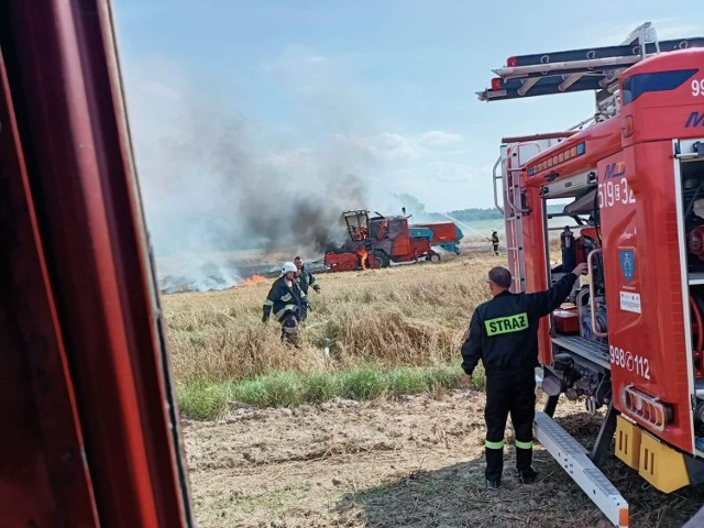 Pożar kombajnu w Kruszynie (gm. Wielgomłyny)