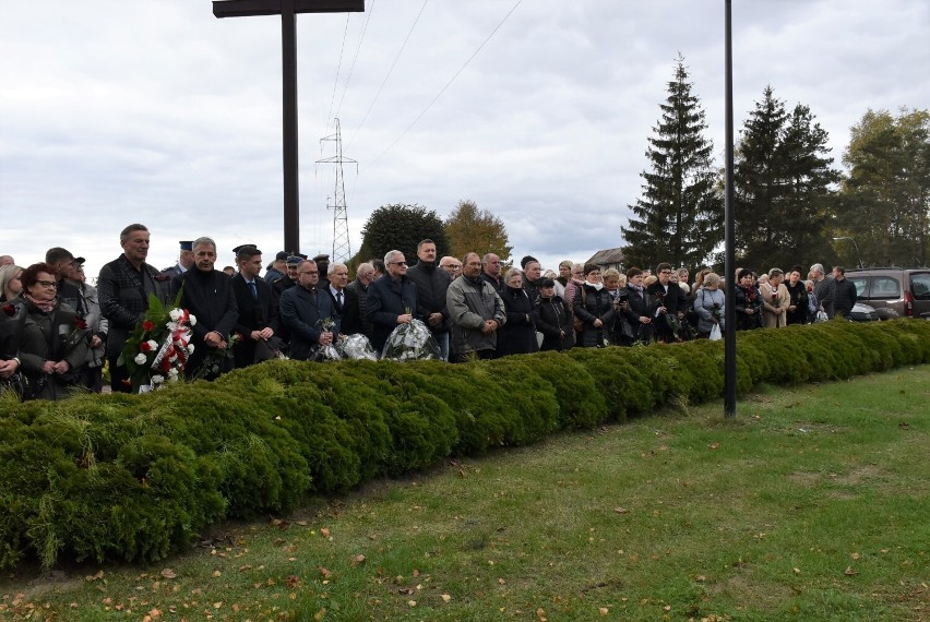 Pogrzeb długoletniego wójta gminy Człuchów Adama Marciniaka - samorządowiec spoczął w Alei Zasłużonych człuchowskiego cmentarza