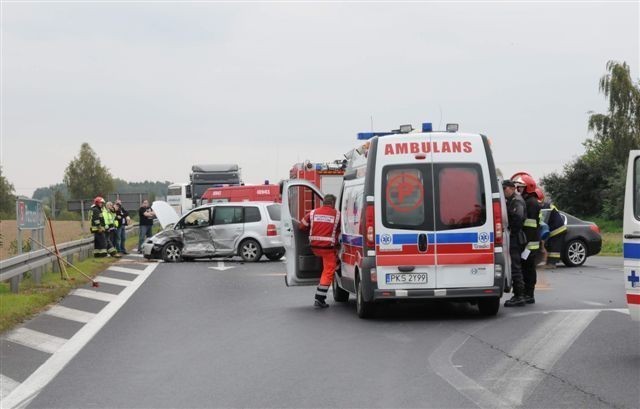 Wypadek na obwodnicy Śmigla trzy osoby trafiły do szpitala