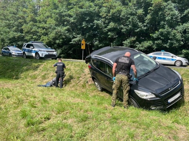 Pogranicznicy odzyskali skradzione auto i zatrzymali kierowcę