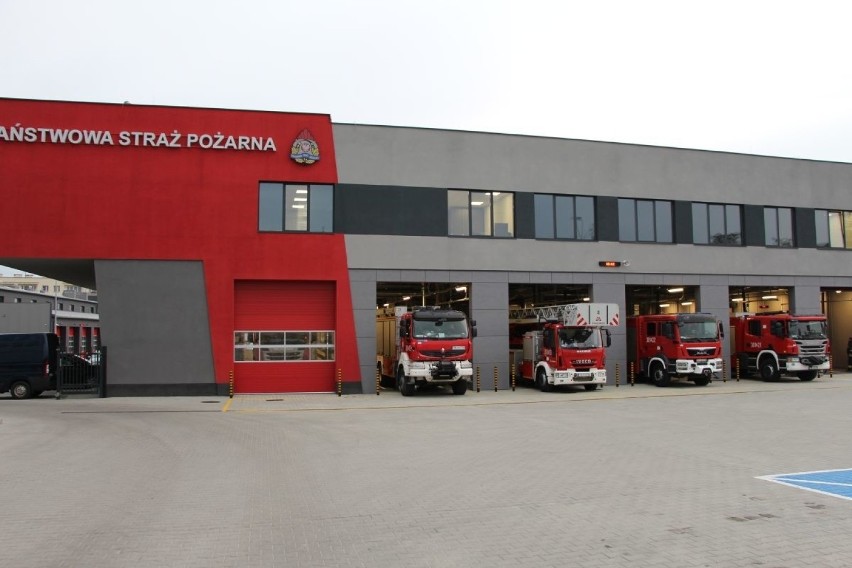 Strażacy z jednostki ratowniczo - gaśniczej numer 1 w Kielcach spędzili pierwszą służbę w nowej siedzibie! 