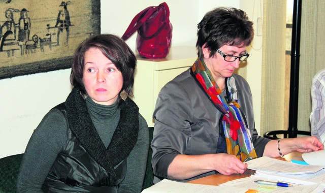 Janina Spisak (z prawej), była dyrektor MOPS i Beata Marchlik-Hulbój, była kierownik "Promyczkowa"