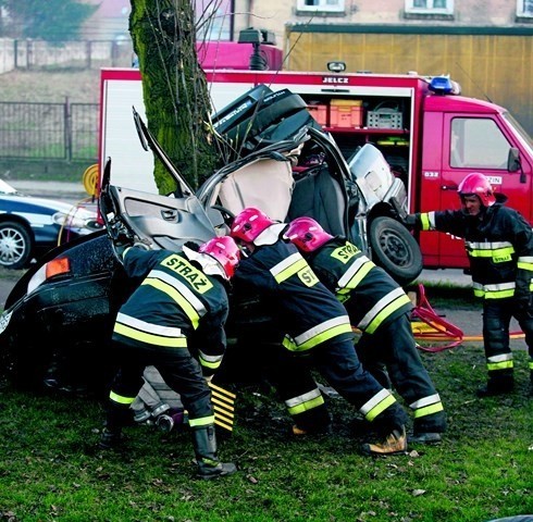 Wolimy jechać koleją, bo zdarza się tam mniej wypadków niż na drogach