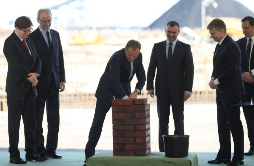Terminal Naftowy w Gdańsku. Premier Donald Tusk wmurował kamień węgielny  [ZDJĘCIA]