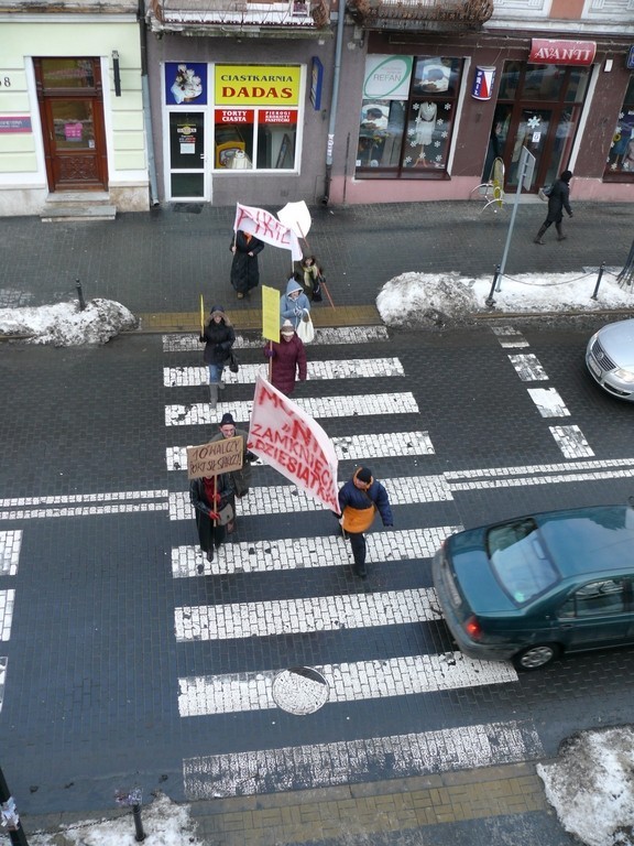 Chełm: Protest &quot;dziesiątki&quot; pod Urzędem Miasta Chełm
