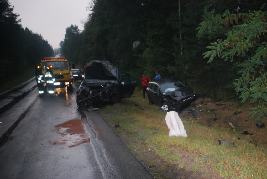 Żarki: 18-latek spowodował wypadek. Trzy osoby trafiły do szpitala