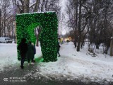 Kraków. Kolejny weekend z tłumami w Ogrodzie Doświadczeń Lema na świetlnej wystawie [ZDJĘCIA]