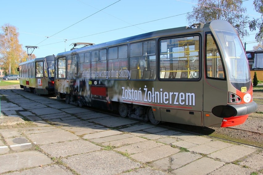 Kampania rekrutacyjna do Wojska Polskiego w Śląskiem, m.in. na autobusach i tramwajach. Zobacz zdjęcia