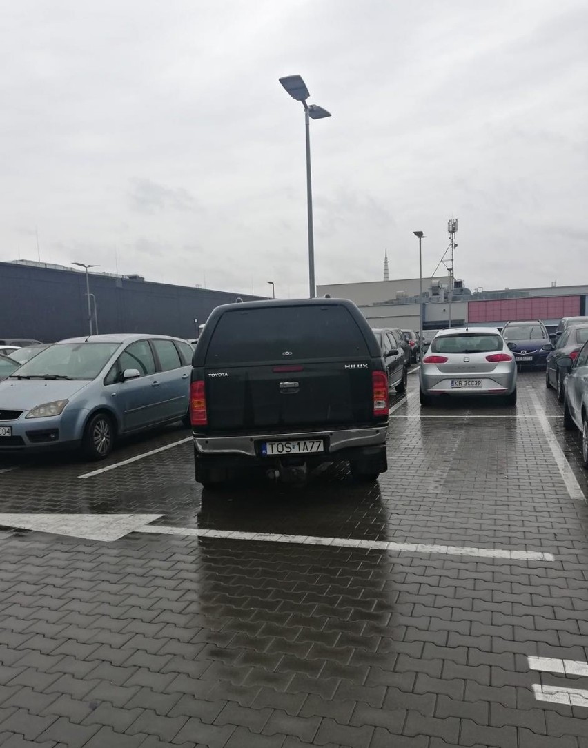 Kraków. Niesamowite sposoby parkowania [ZDJĘCIA]