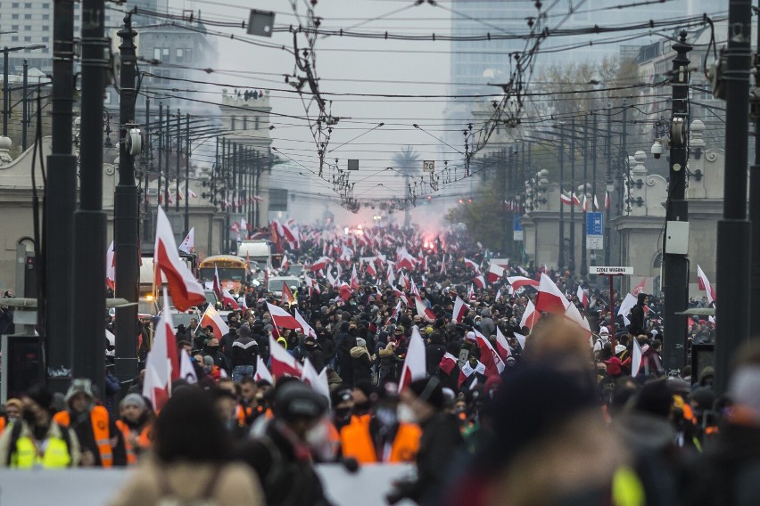 Marsz Niepodległości 2021 się nie odbędzie? Inne wydarzenie zgłoszone na stałej trasie przemarszu. Wygasło zgromadzenie cykliczne 