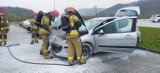 Wielogłowy. Pożar samochodu osobowego. Na parkingu stało wiele innych aut [ZDJĘCIA]