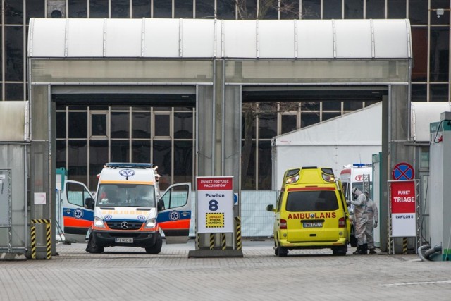 Według informacji TVP Poznań, szpital tymczasowy na terenie Międzynarodowych Targów Poznańskich w niedzielę, 14 listopada uruchomił kolejny moduł. Wszystko spowodowane jest rosnącą liczbą zakażeń koronawirusem.