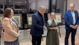 Wystawa prac „Interpretacje” Renaty Wolskiej w galerii Miejskiego Domu Kultury w Radomsku. FILM, ZDJĘCIA