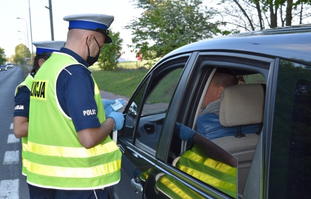 Jechał na podwójnym gazie. Wpadł, bo policję zawiadomił zaniepokojony śremianin