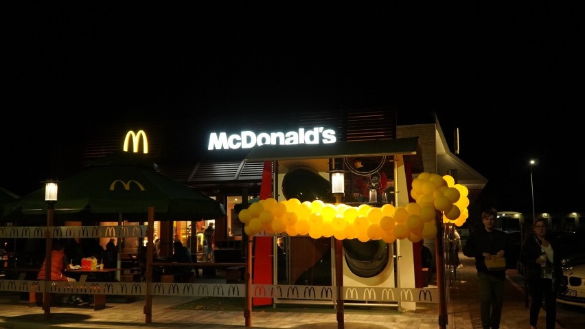 Nowa restauracja McDonald’s w Myszkowie. Odwiedziliśmy ją wieczorem - na miejscu tłumy! Zobacz ZDJĘCIA