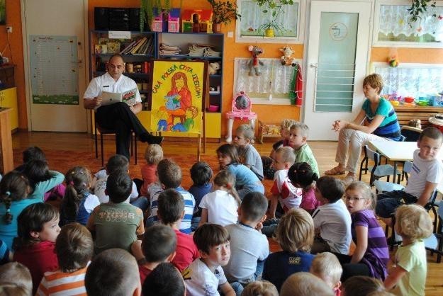 Kpt. Sławomir Gołębiak odwiedził przedszkole "Jarzębinka&#8221; w Słupcy