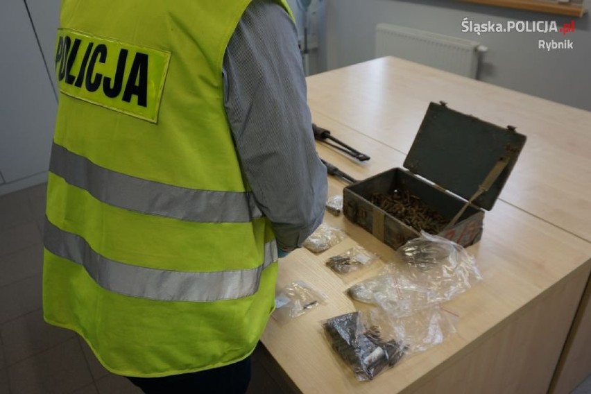 Policjanci z Rybnika zlikwidowali nielegalny arsenał broni