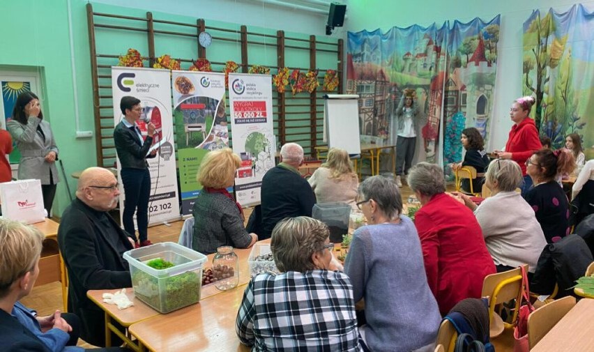 Międzypokoleniowe warsztaty artystyczne w Szkole Podstawowej nr 7 w Mielcu [FOTO]