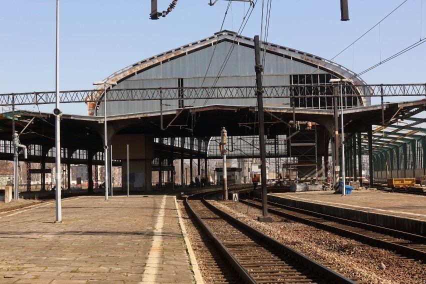 Remont hali peronowej dworca w Legnicy, będą 4 windy dla podróżnych