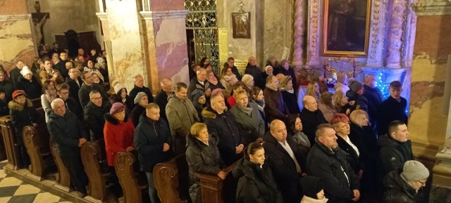 Tradycyjna Pasterka w Archiopactwie Ojców Cystersów w Jędrzejowie. Zobacz więcej na kolejnych slajdach