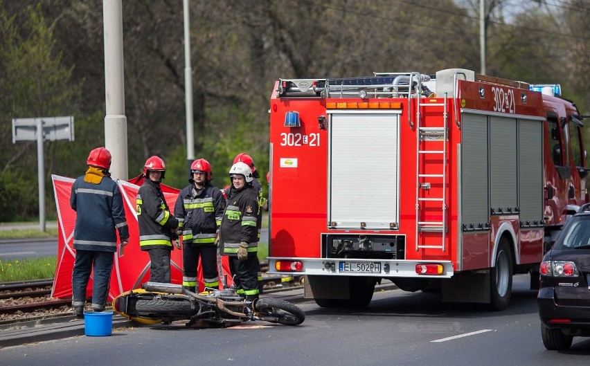 Śmiertelny wypadek na al. Włókniarzy w Łodzi. Zginął motocyklista [ZDJĘCIA]