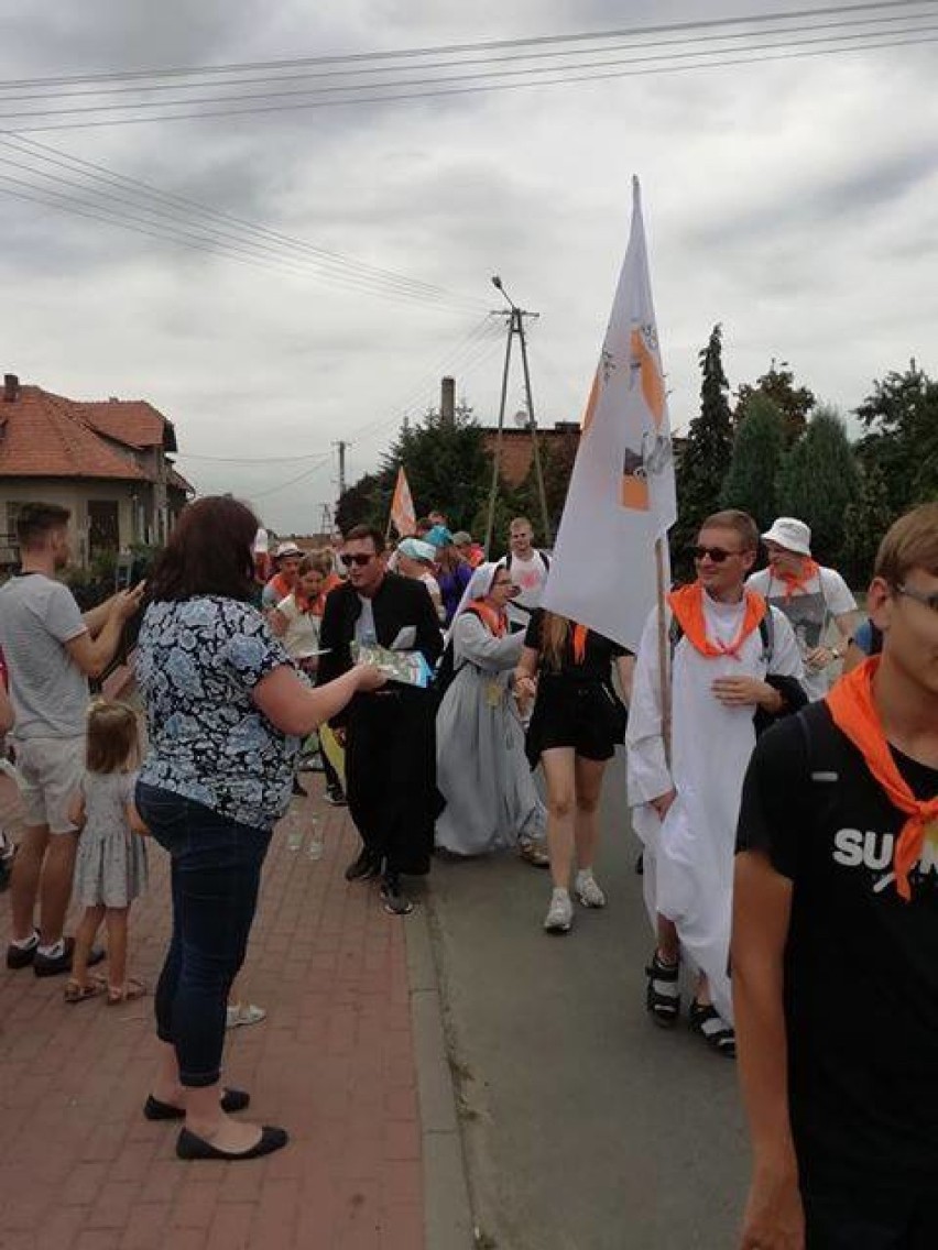 Mieszkańcy Jedlca powitali pielgrzymów podążających na Jasną Górę