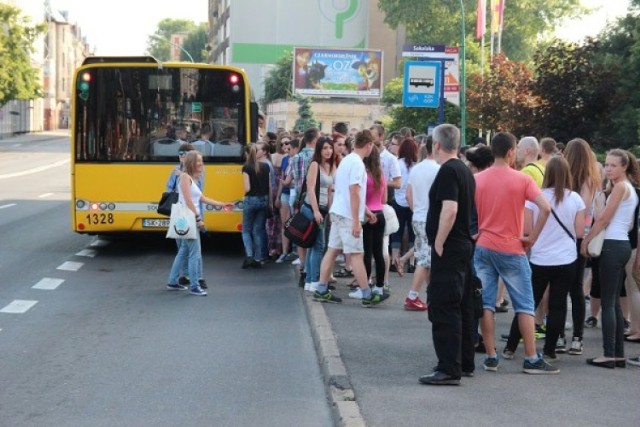 W piątek (15 sierpnia 2014 roku) autobusy i tramwaje będą ...