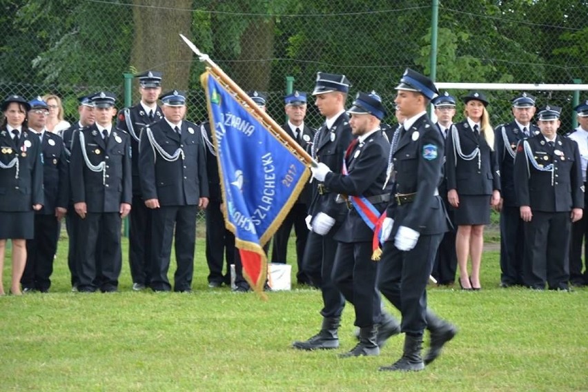 Uroczystości rozpoczęły się od przemarszu jednostek OSP,...