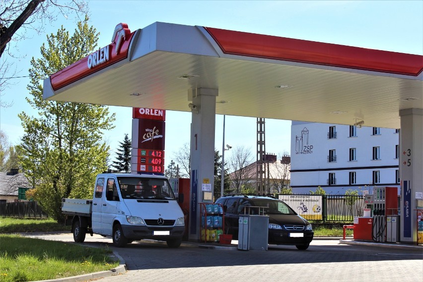 Rekordowo tanie paliwo. Sprawdź ceny na stacjach w Łęczycy (23 kwietnia) 