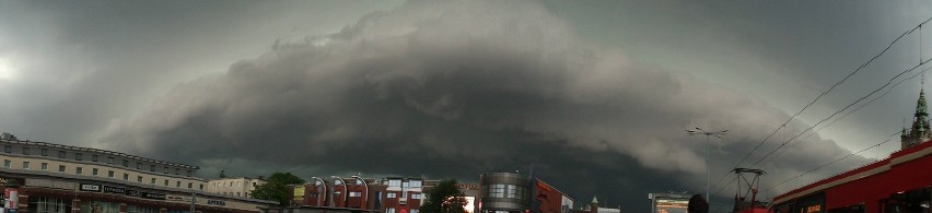 chmura szelfowa nad Gdańskiem Głównym, godz. 16:42