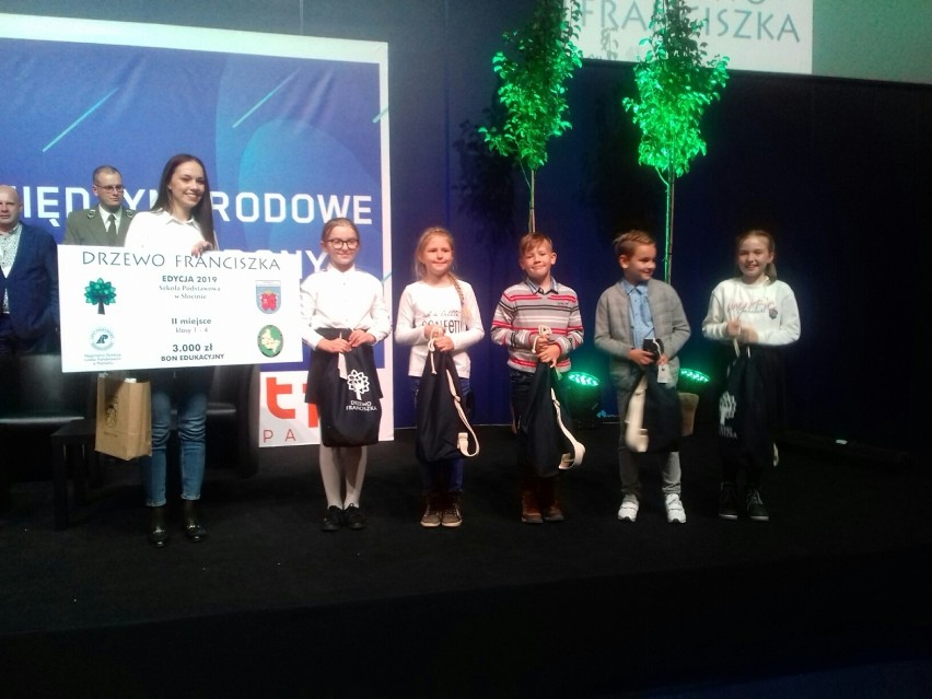 Gratulujemy szkole ze Słocina  II miejsca w wojewódzkim programie ekologicznym "Drzewo Franciszka 2019