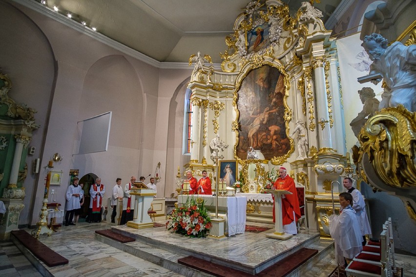 Sakrament dojrzałości przyjęli młodzi mieszkańcy Pniew [zdjęcia]