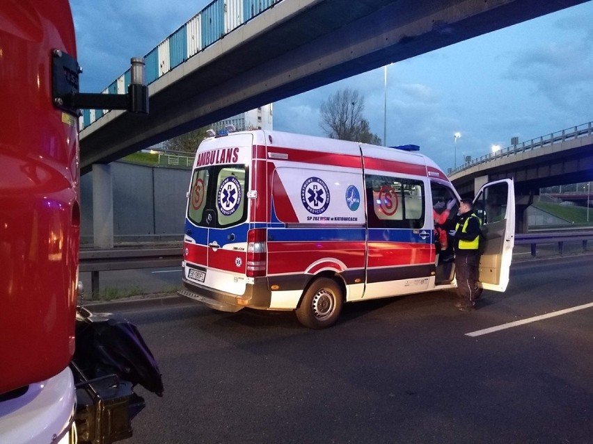 Katowice: To już kolejny wypadek śmiertelny w tym miejscu na A4! Po uderzeniu w przęsło kładki, zginął 37-latek