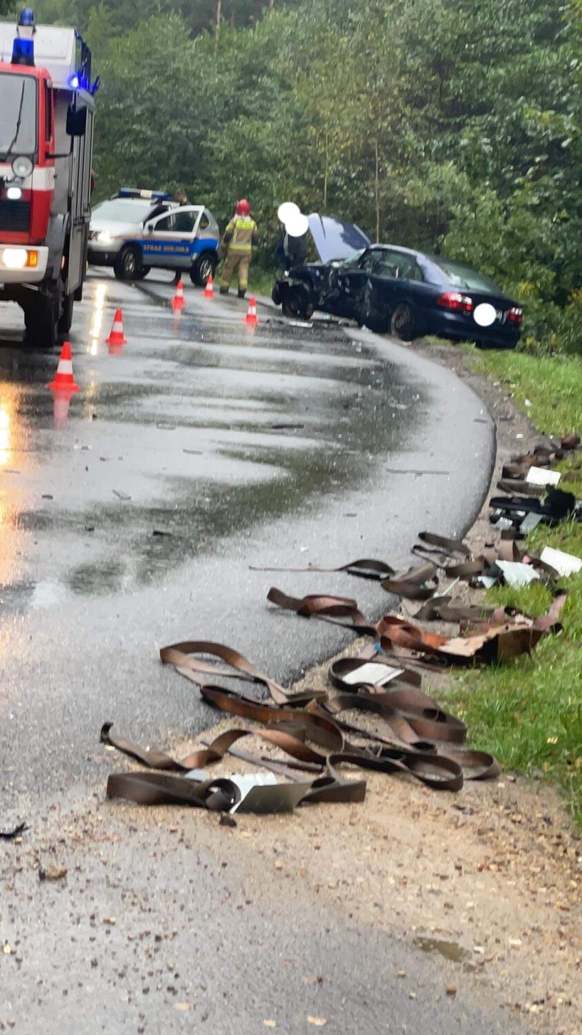 Wypadek w Sławkowie. Zderzenie trzech samochodów, dwie osoby ranne. Droga była zablokowana