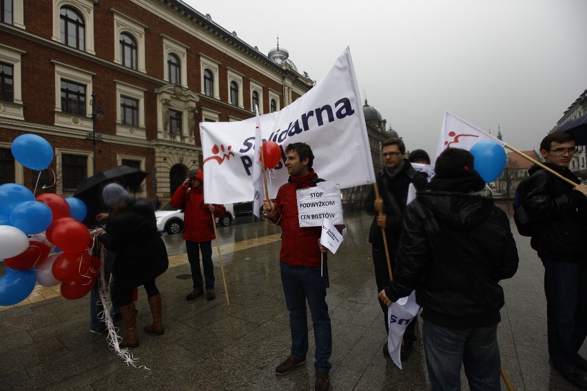 Przypomnijmy: fala manifestacji w obronie linii nr 8...