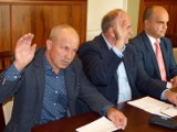 Burmistrz Czarnego chce odwołania radnego Mariusza Kopczaka