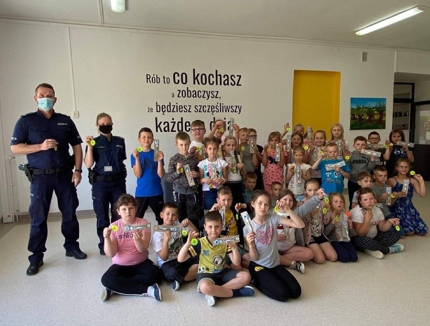 Bezpieczne wakacje. Policjanci spotykali się z najmłodszymi uczniami