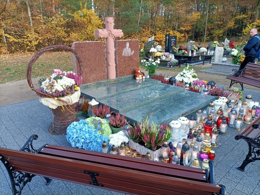Jak wygląda grób Krzysztofa Krawczyka we Wszystkich...