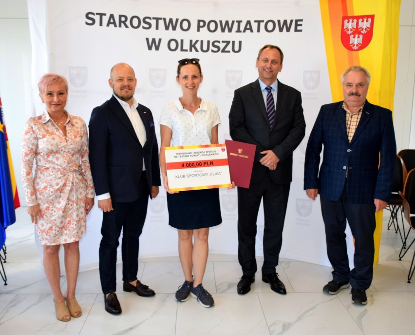 Powiat olkuski przyznał 60 tysięcy złotych dla 13 klubów sportowych [ZDJĘCIA]