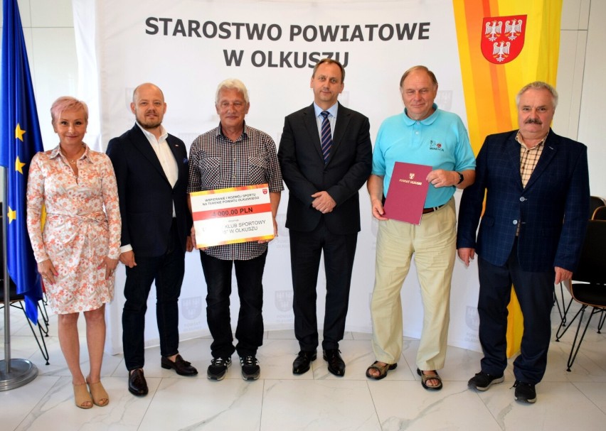 Powiat olkuski przyznał 60 tysięcy złotych dla 13 klubów sportowych [ZDJĘCIA]