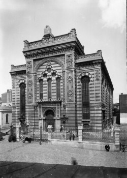 Synagoga Alte Szil zbudowana została w 1871 roku.
