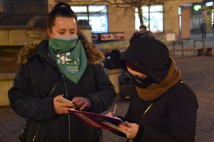 Kobiety z Rybnika zbierają podpisy za "legalną aborcją bez kompromisów"