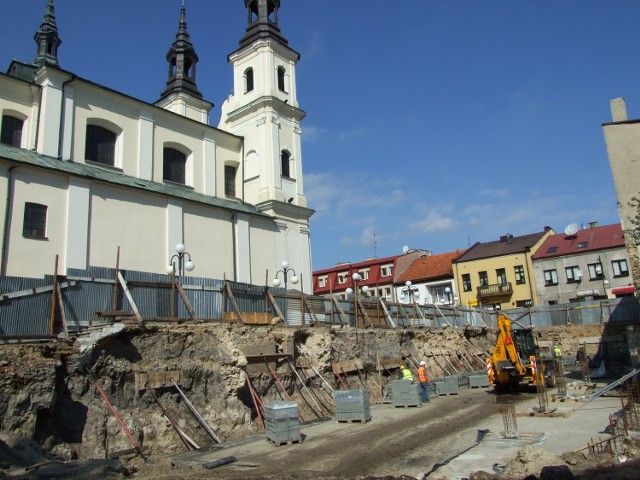 Pasaż handlowy powstaje od strony kościoła pw. św. Józefa