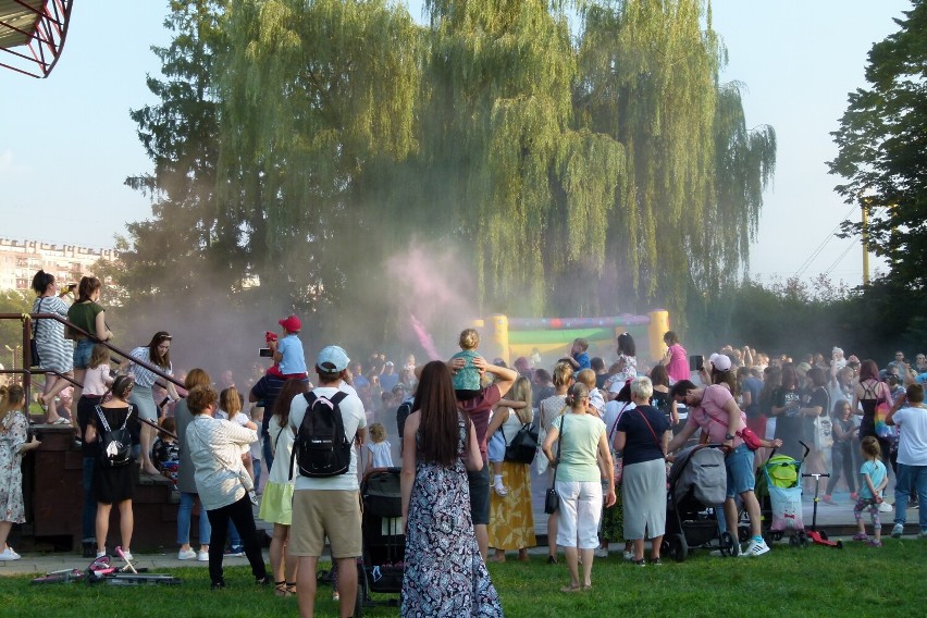 Festiwal Kolorów na bulwarach w Rzeszowie. Szaleństwo z proszkami holi. Zobaczcie zdjęcia